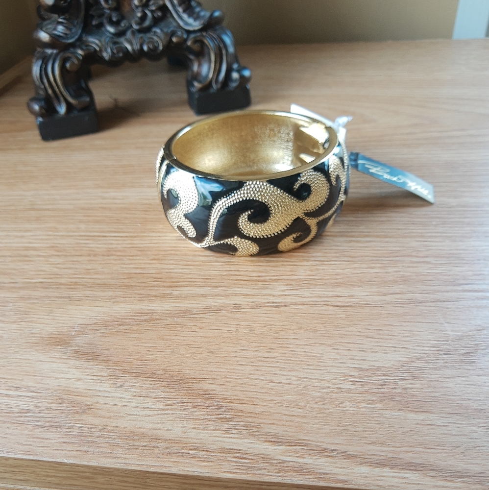 MAKE A STATEMENT!!🖤💛BIRCH HILL/Bracelet.    NWT